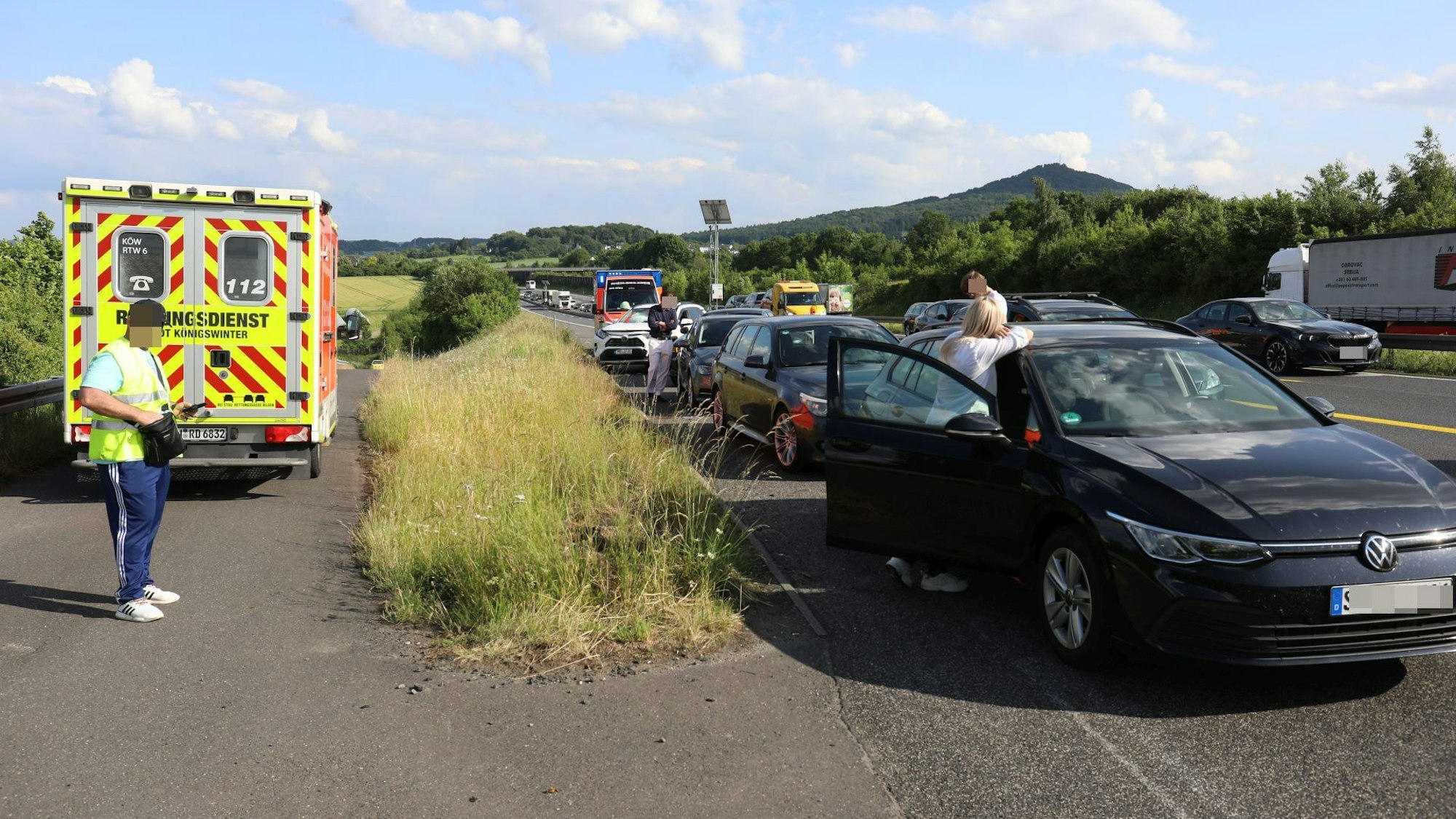 Gleich mehrere Auffahrunfälle gab es am Montag auf der A3 in Fahrtrichtung Köln.