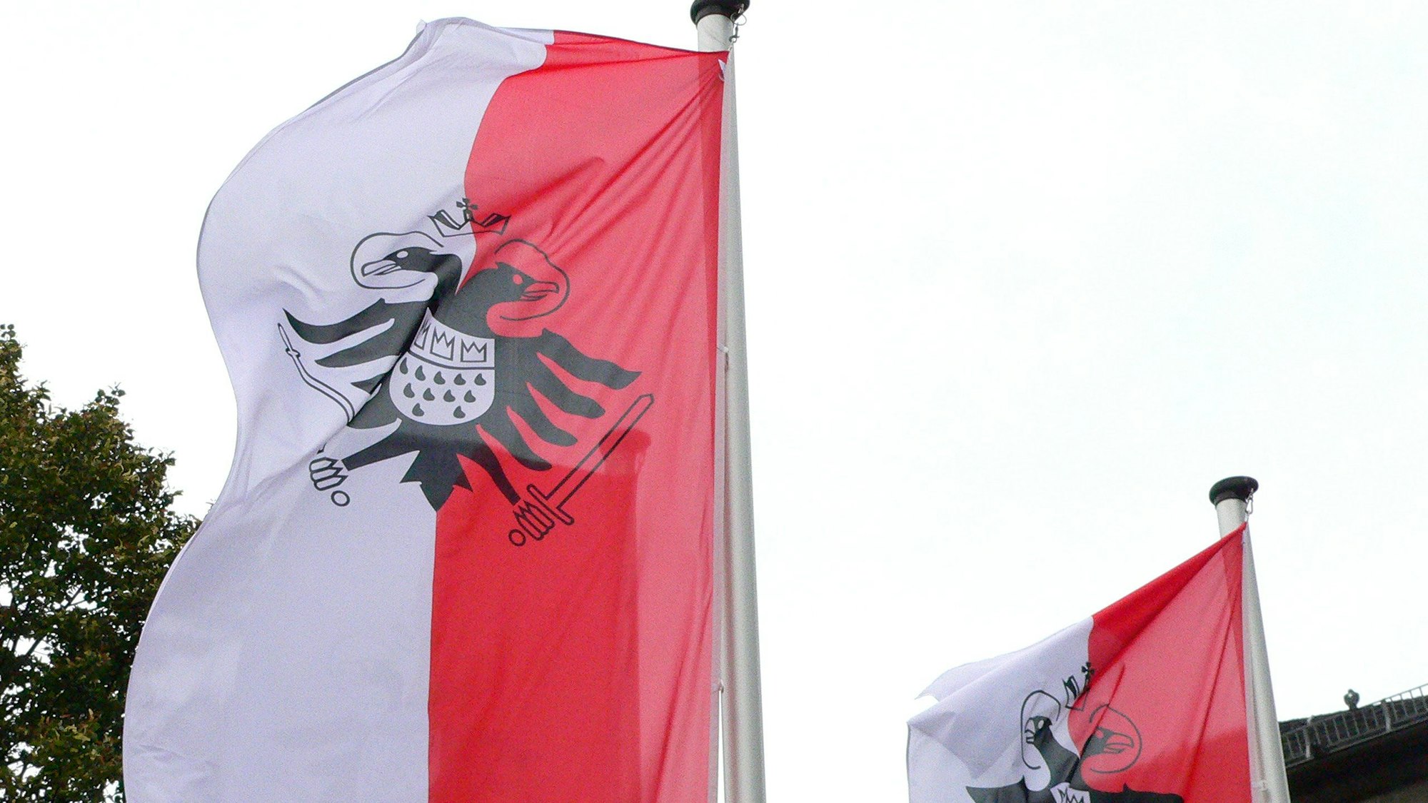 Fahnen am Rathaus Köln