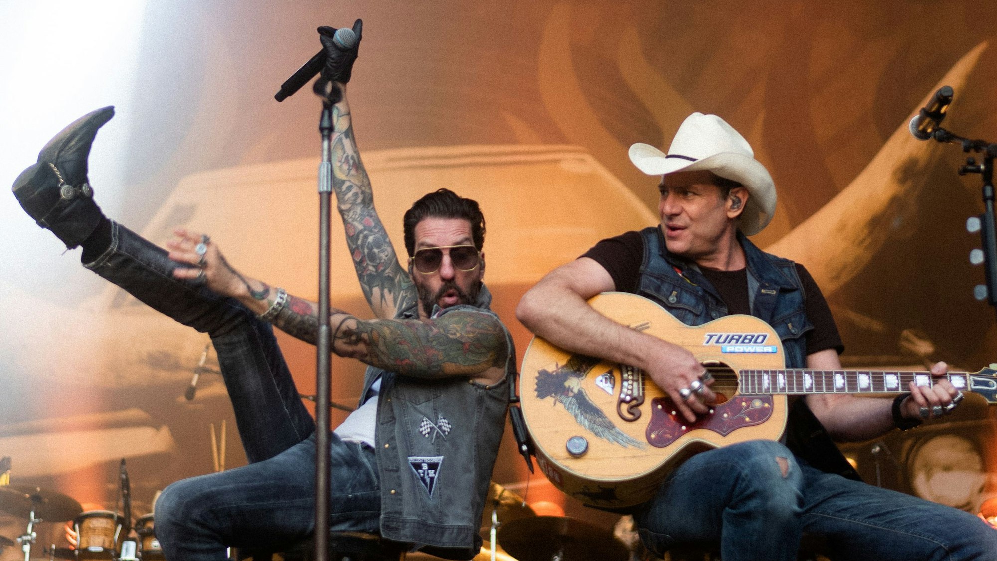 Alec Völkel (l.) und Sascha Vollmer stehen seit zwei Jahrzehnten mit ihrer Band auf der Bühne.