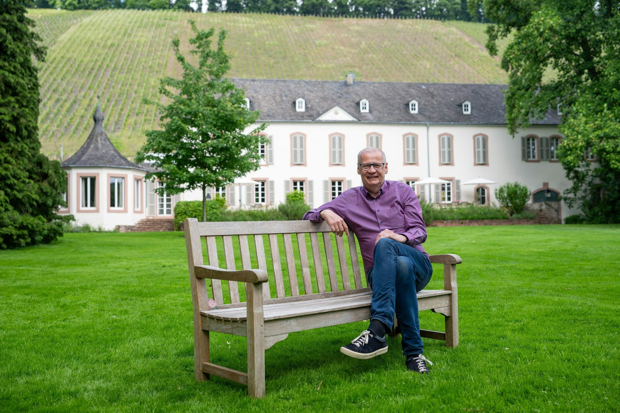 Sein Leben als Weingutsbesitzer und TV-Moderator macht ihm Spaß.