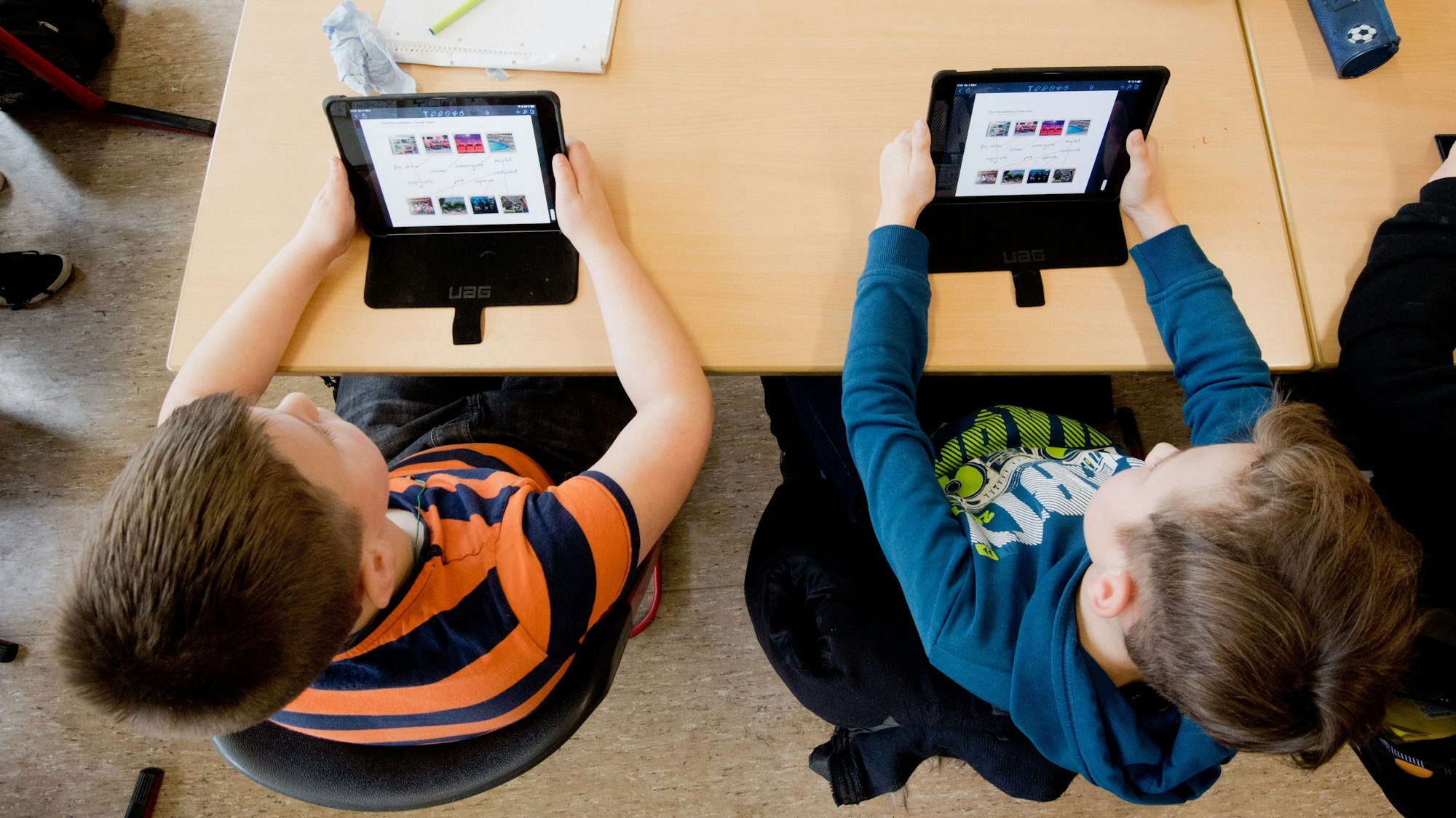 Bildungsforscher kritisiert Digitalisierungswahn in Schulen und plädiert für mehr Fokus auf traditionelle Lernmethoden. (Symbolbild)