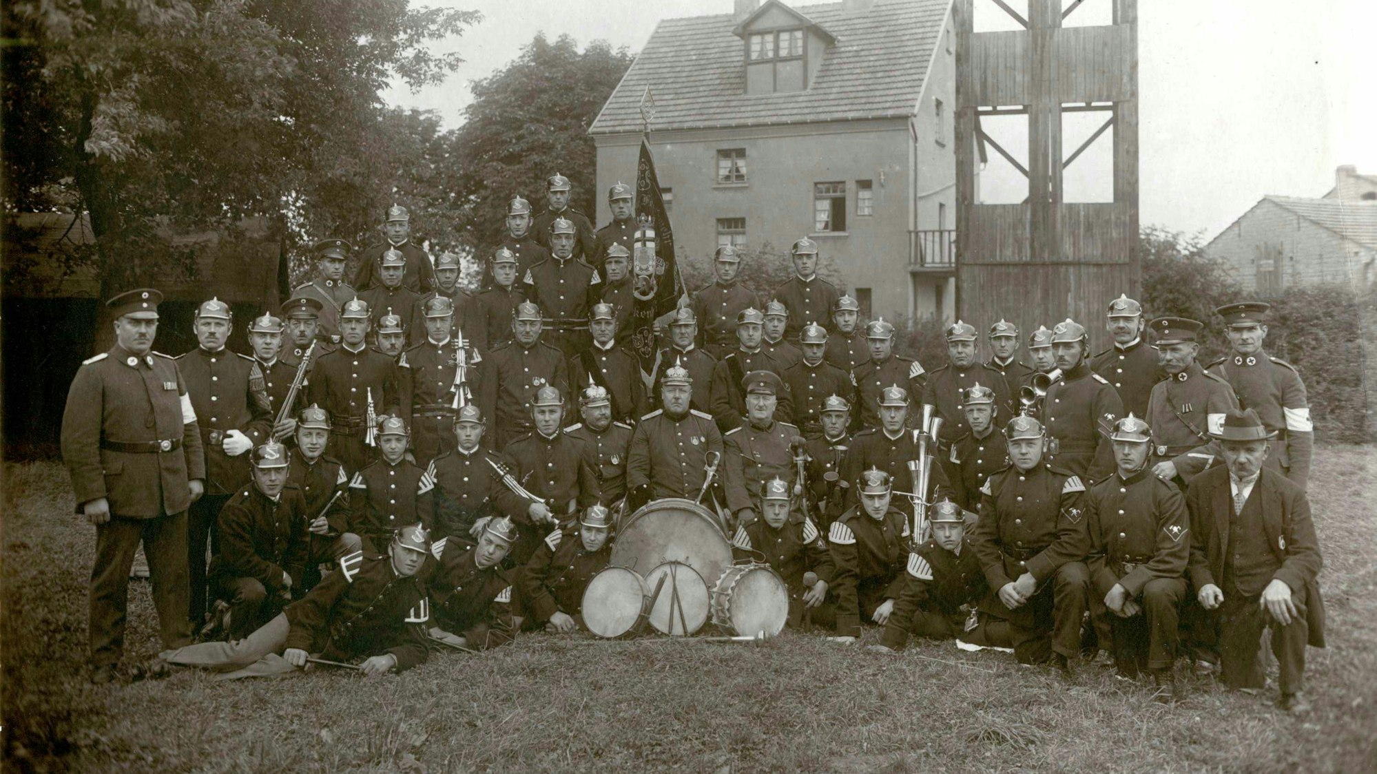Gruppenbild zum 25. Stiftungsfest der Freiwilligen Feuerwehr Meckenheim, aufgenommen 1925.