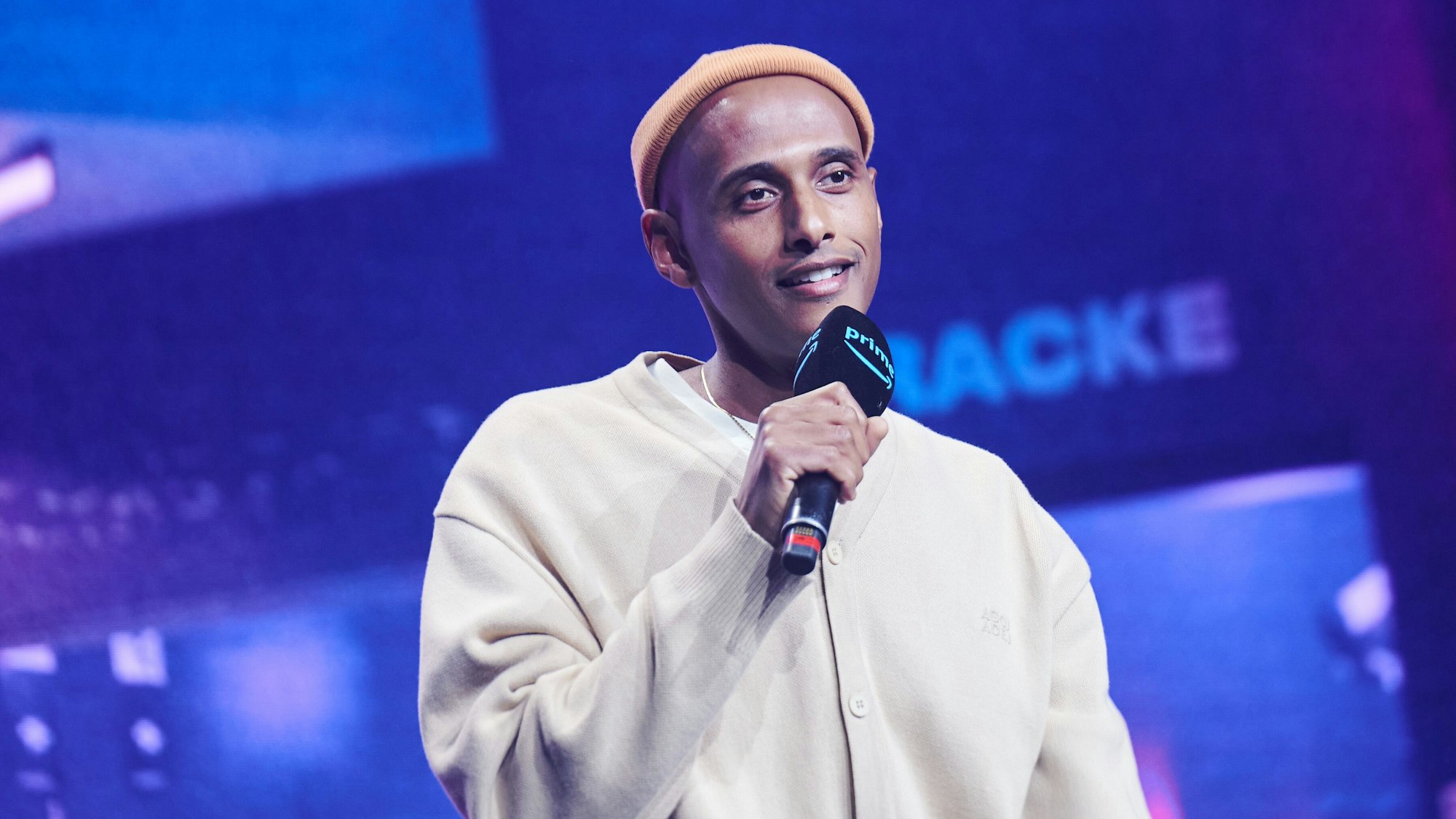 Teddy Teclebrhan, Komiker und Schauspieler, eröffnet die Jahres-Pressekonferenz von Prime Video ins WECC Berlin. Er bekommt in diesem Jahr einen Bambi (zu dpa: «Comedy-«Bambi» für Teddy Teclebrhan») +++ dpa-Bildfunk +++