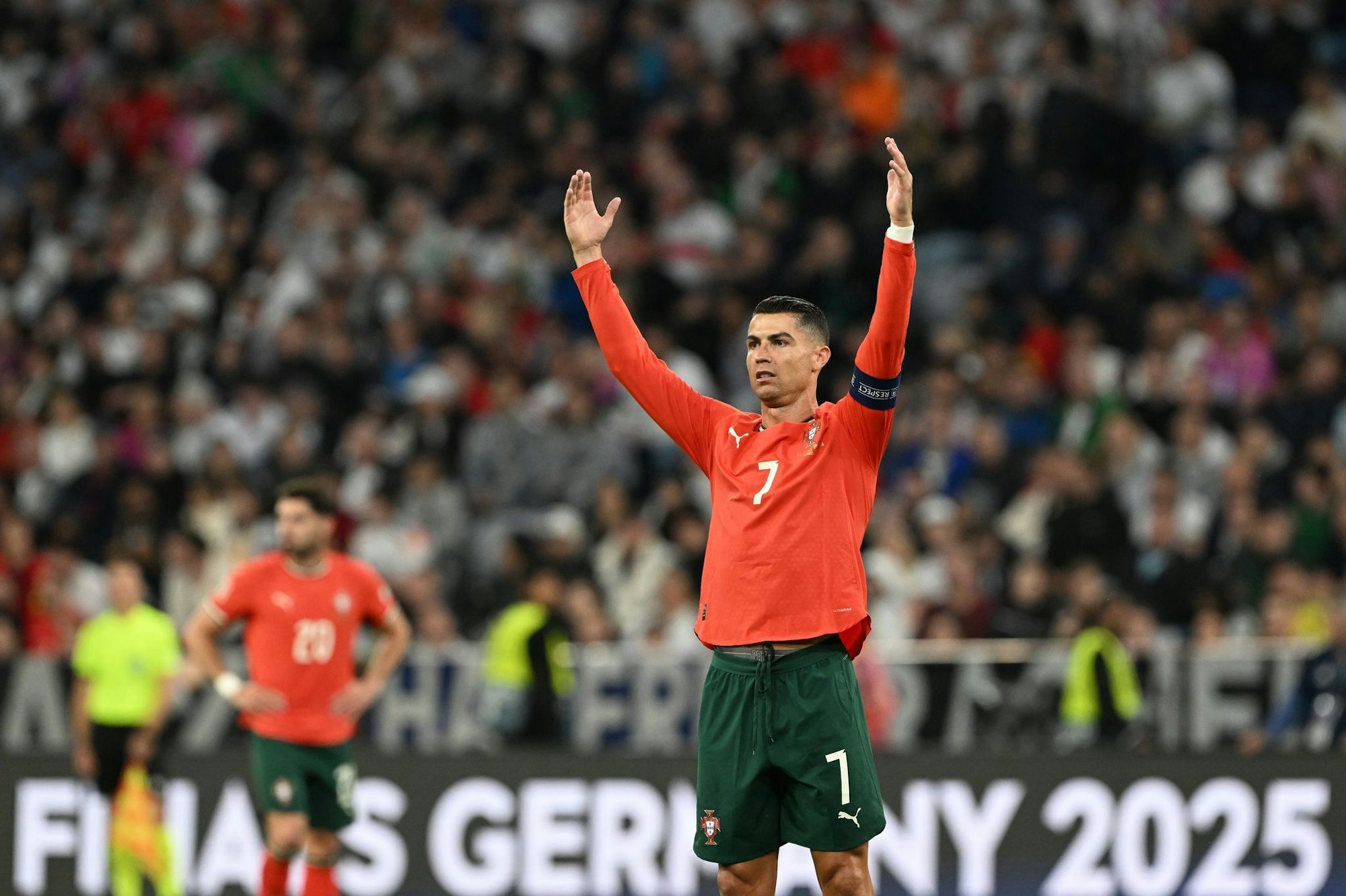 Ronaldo erzielt einen Treffer gegen das deutsche Team.