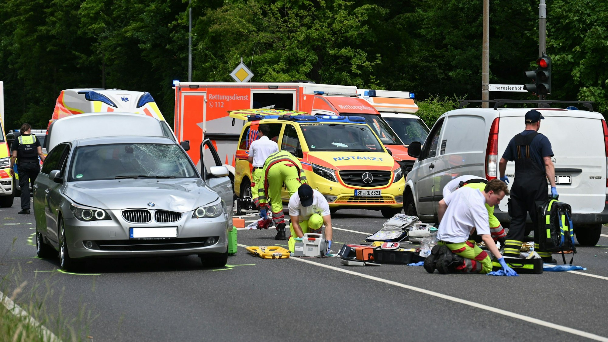 Zahlreiche Rettungskräfte und Helfer waren in Hürth im Einsatz.