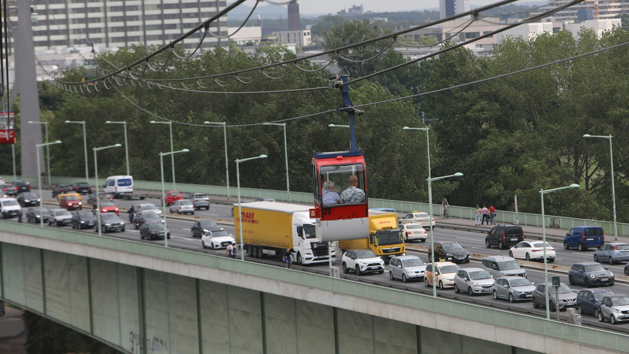 Die Stadt Köln will die Zoobrücke frühestens ab dem Jahr 2040 sanieren.