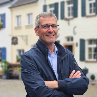 Zu sehen ist Michael Stupp, der für die CDU in Bedburg Bürgermeister werden will.