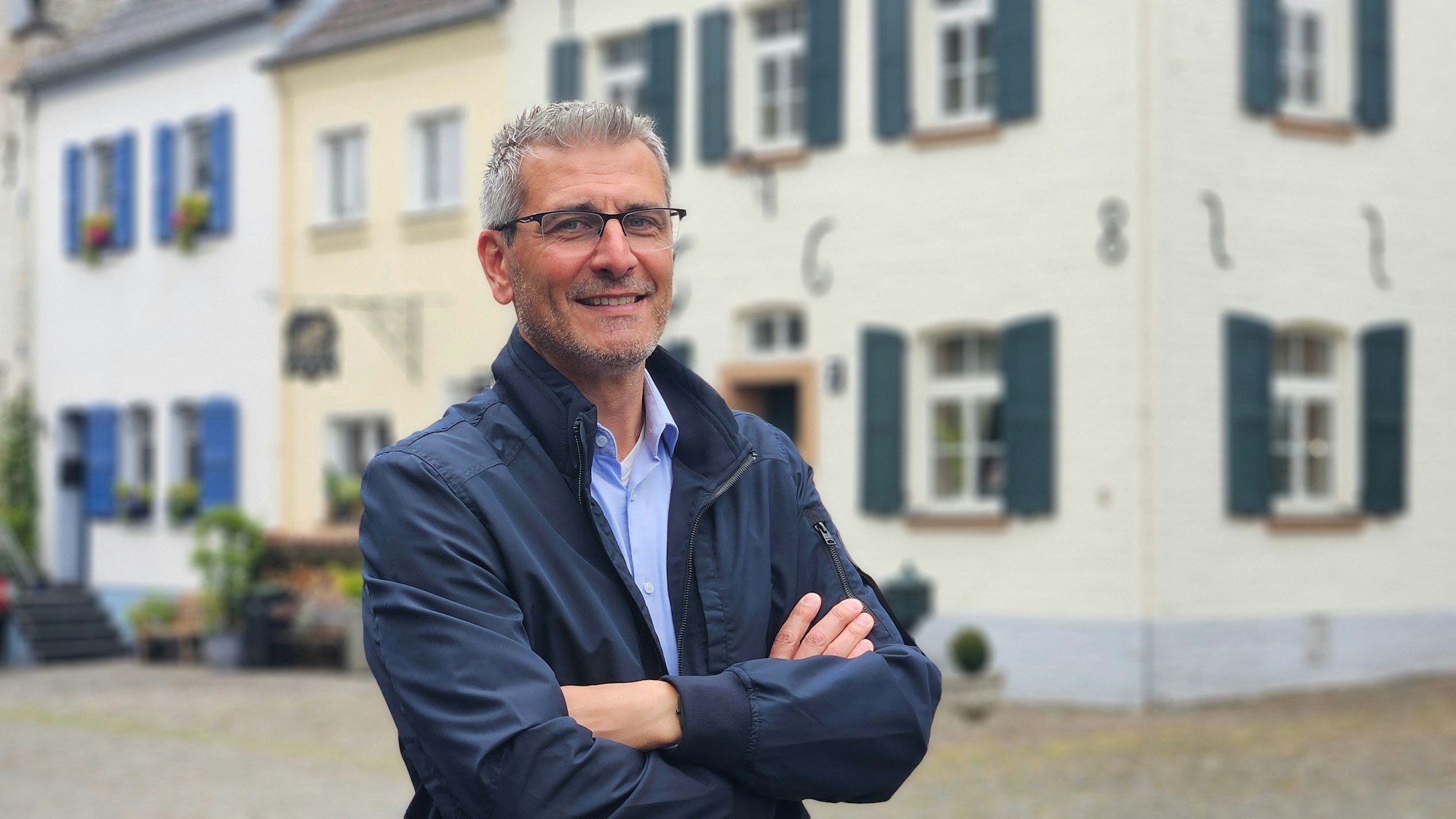 Zu sehen ist Michael Stupp, der für die CDU in Bedburg Bürgermeister werden will.