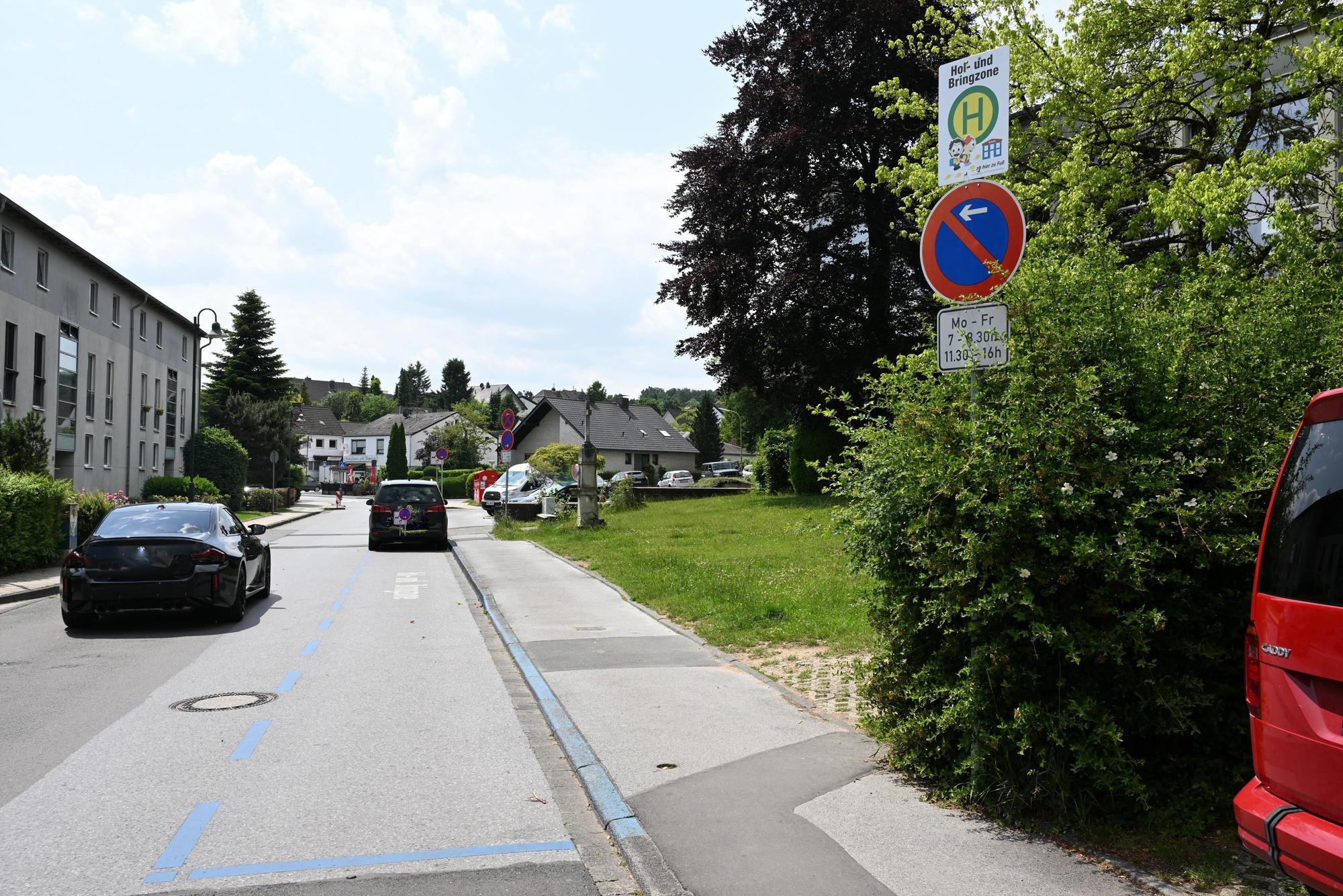 In der Scharrenbroicher Straße gibt es bereits eine Hol- und Bringzone.
