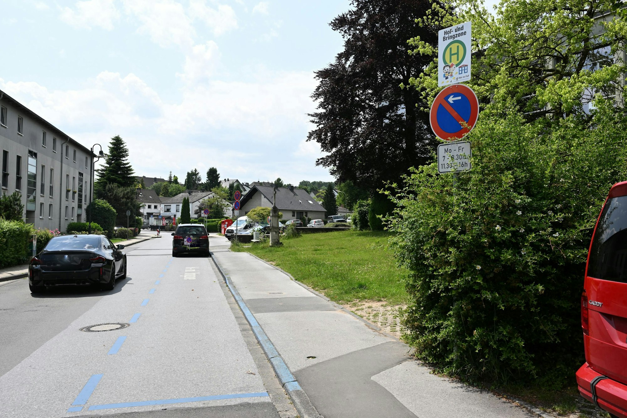 In der Scharrenbroicher Straße gibt es bereits eine Hol- und Bringzone.