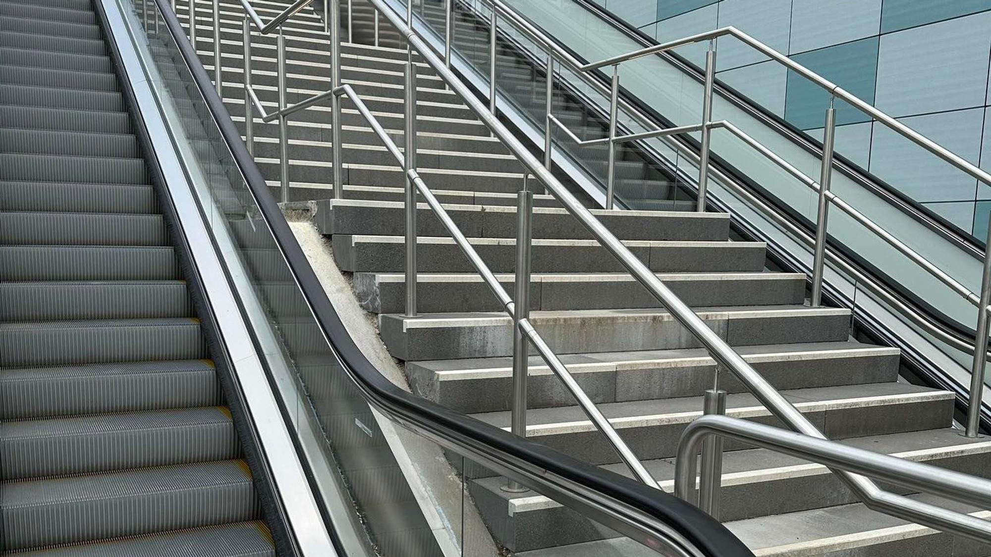 Der Zugang zur Personenunterführung von der Konrad-Adenauer-Straße ist ab sofort wieder über Treppen und Rolltreppen möglich.