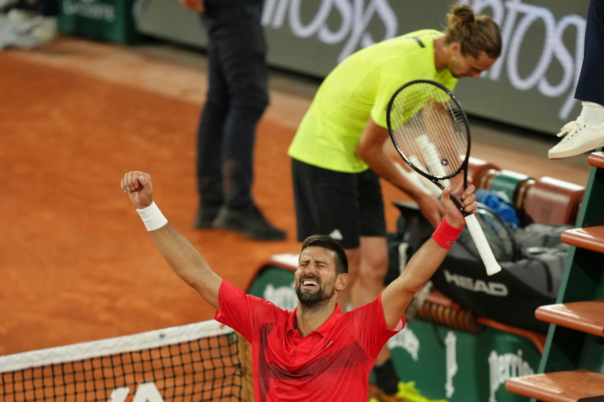 Frust bei Alexander Zverev, Jubel bei Novak Djokovic nach dem Viertelfinal-Kracher in Paris.