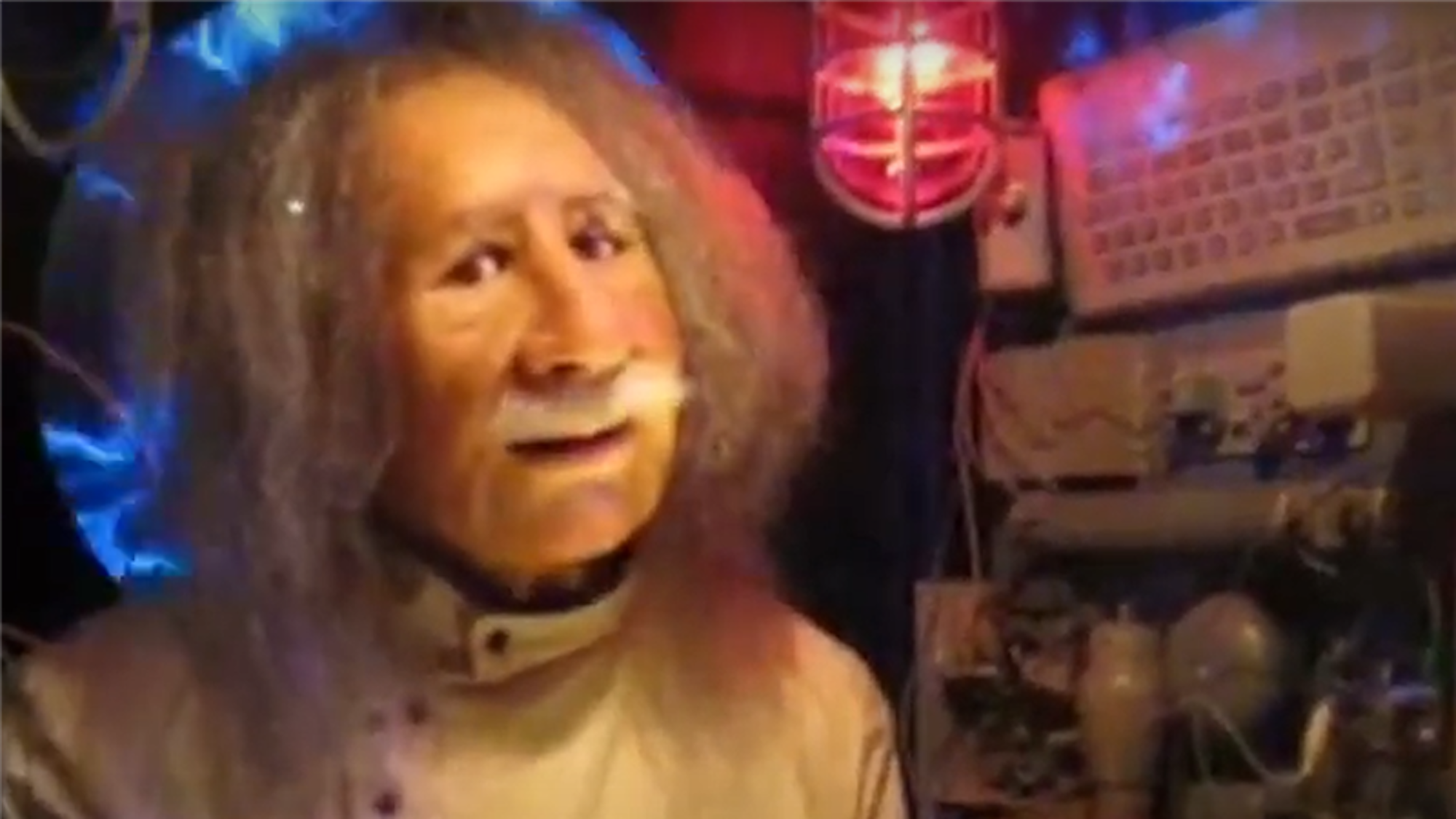 Der Fluchbrecher mit Einstein-Look: Die Puppe Ulf im Phantasialand.