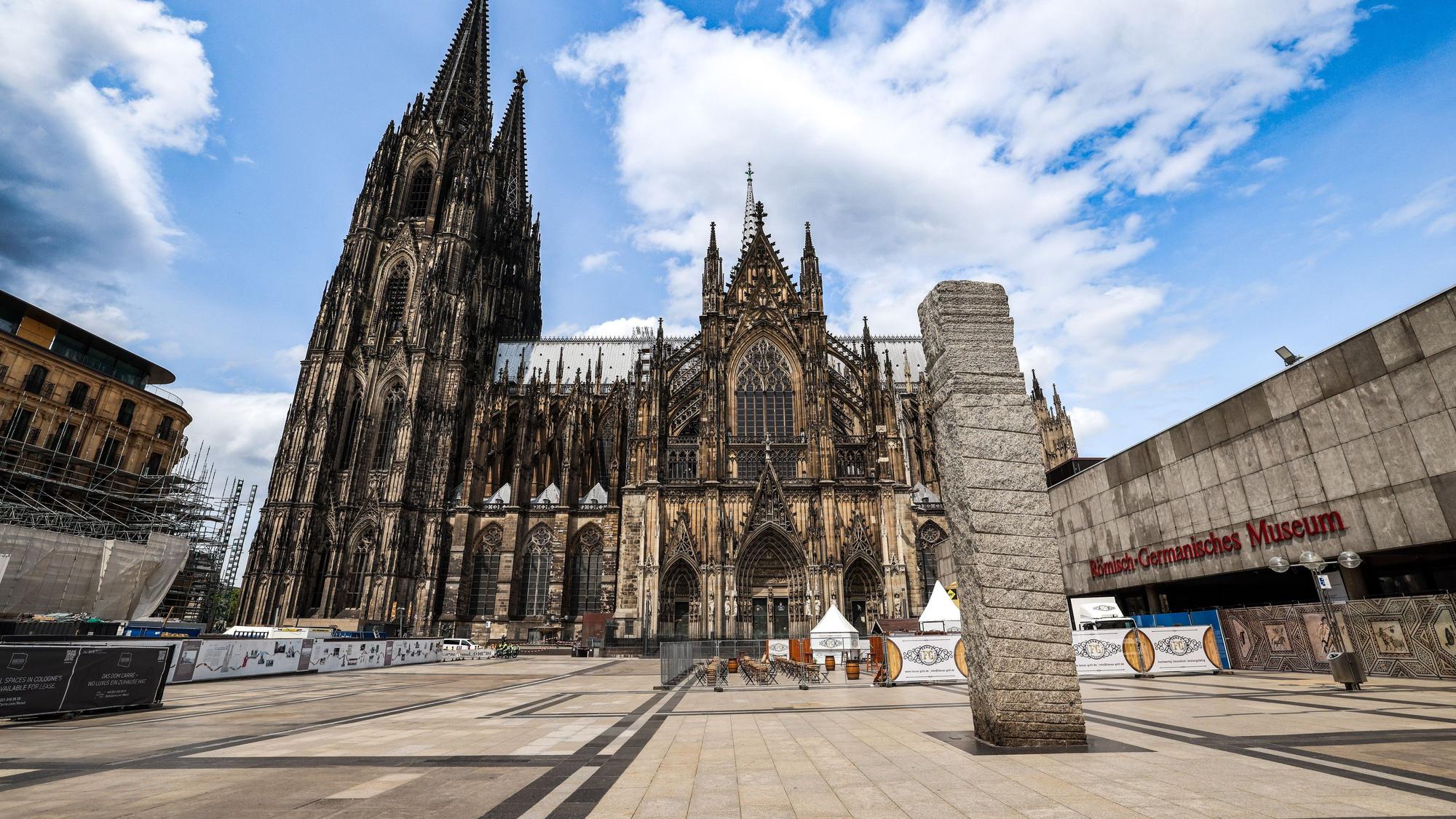 Der Rheinlandturm soll höher als der Kölner Dom werden.