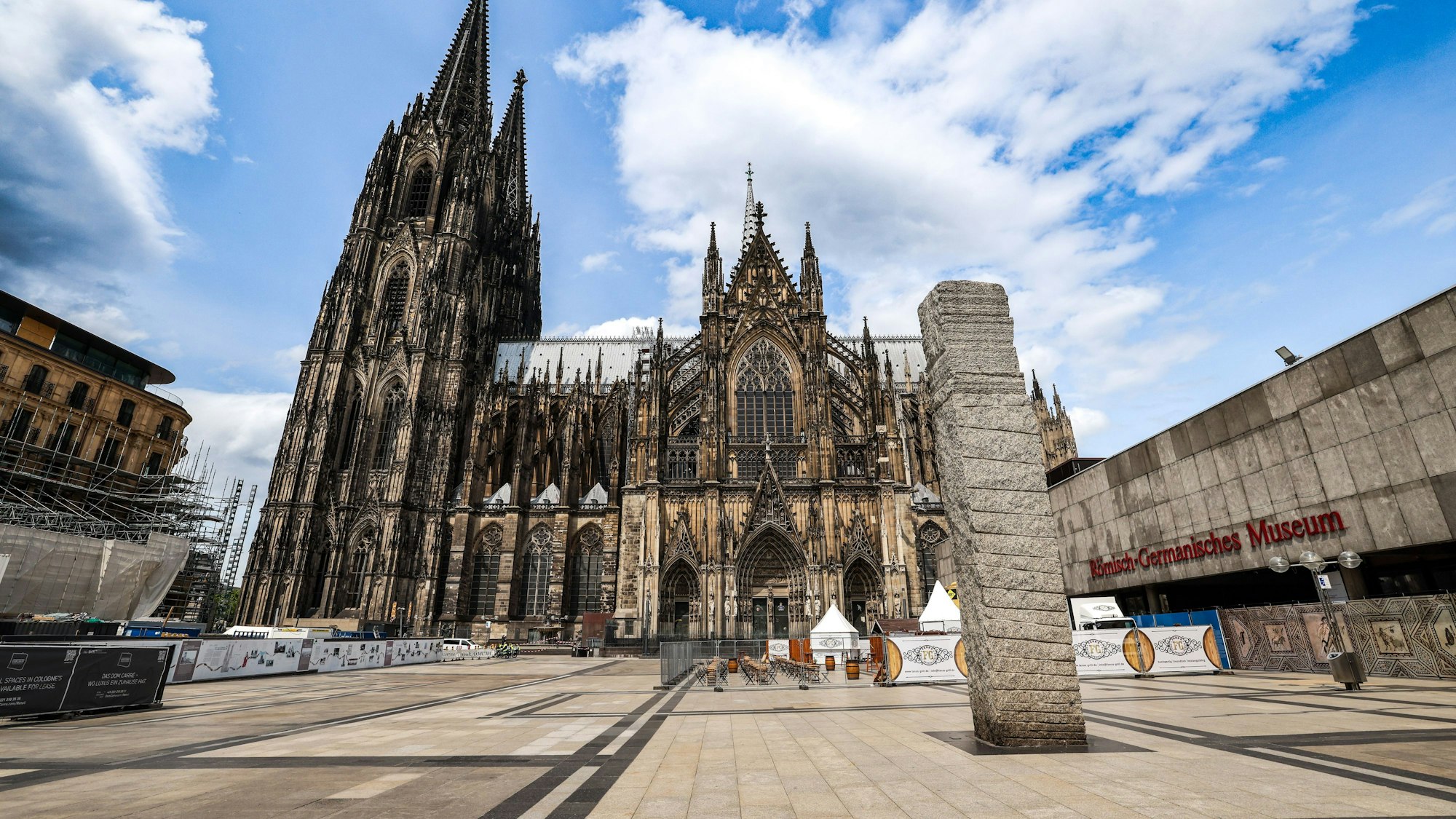 Der Rheinlandturm soll höher als der Kölner Dom werden.