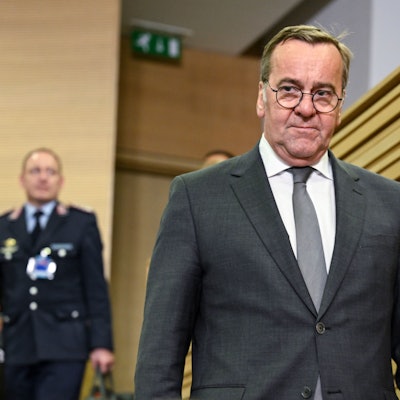 Bundesverteidigungsminister Boris Pistorius (SPD) kommt nach einer Sitzung der Ukraine-Kontaktgruppe für Verteidigungsfragen im NATO-Hauptquartier an.