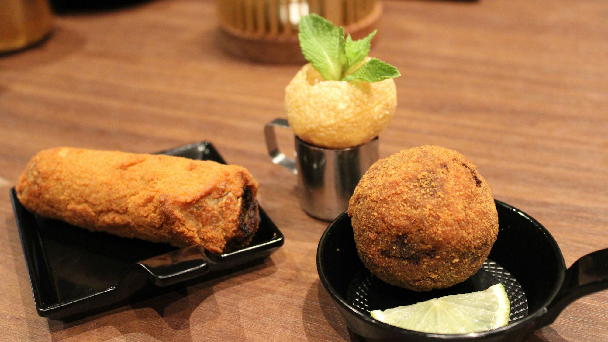 Kleine Portionen verschiedener Gerichte (hier Vorspeisen) bekommt man beim „All you can eat“-Programm