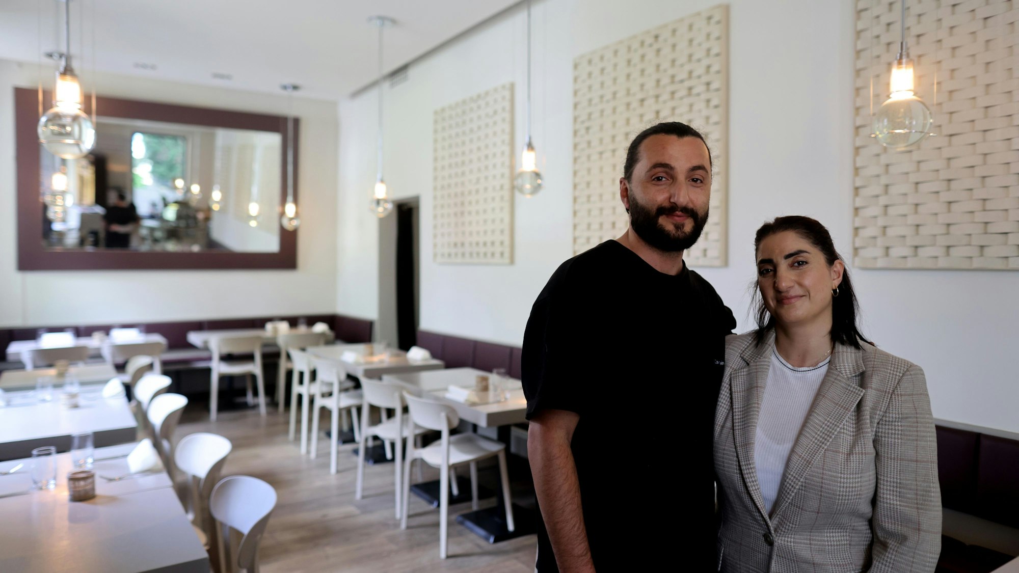 Die Geschwister Ahmet und Mery Bahceci haben ihr Glück im gemeinsamen Restaurant am Rathenauplatz gefunden.