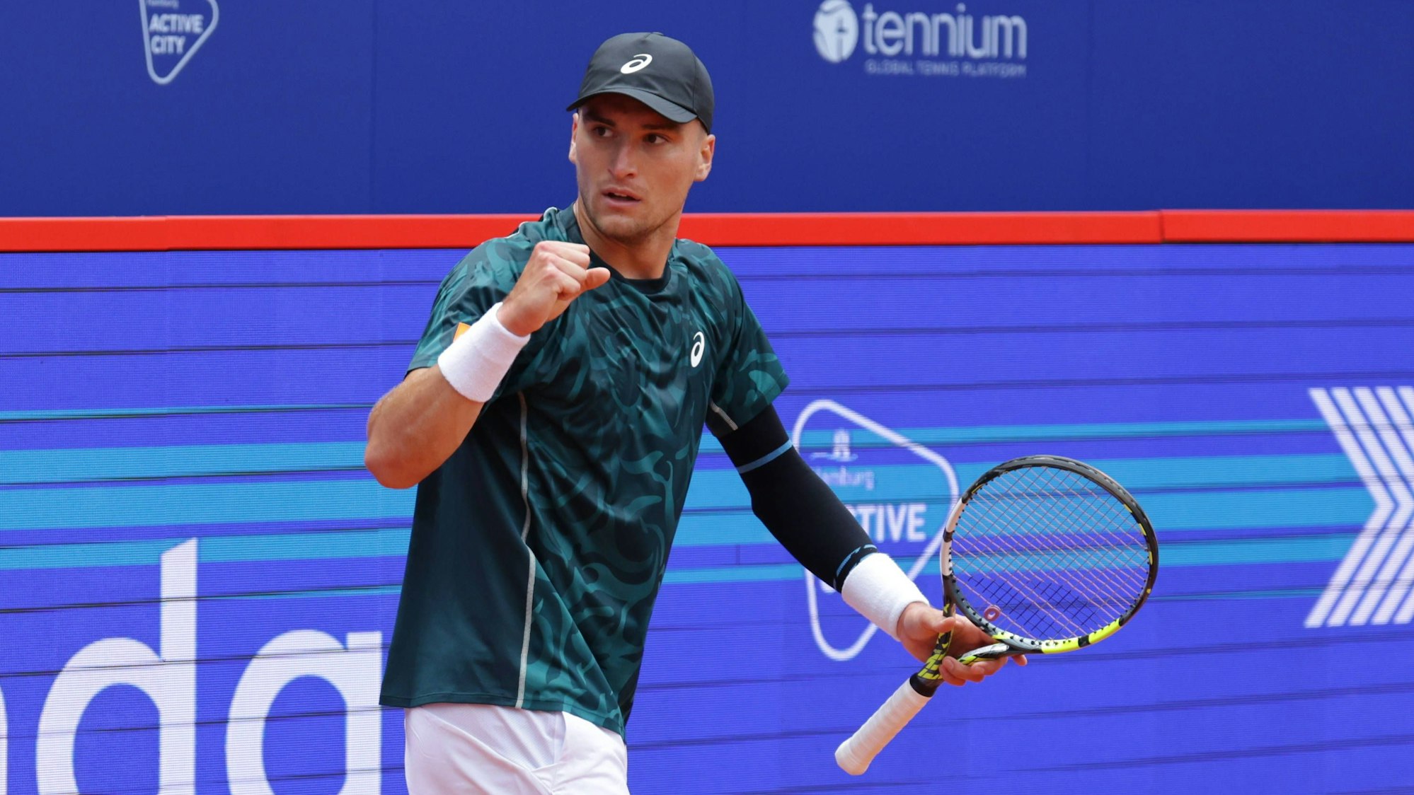 GER, Hamburg, xFSx, ATP500 Herren-Tennistunier Bitpanda Hamburg Open 2025, Sechzehntelfinale 19.05.2025 Raphael Collignon BEL Siegerfaust, jubel *** GER, Hamburg, xFSx, ATP500 Mens Tennis Tournament Bitpanda Hamburg Open 2025, Sixteenth Final 19 05 2025 Raphael Collignon BEL Winners fist, jubilation Copyright: HMBxMedia/FernandoxSoares