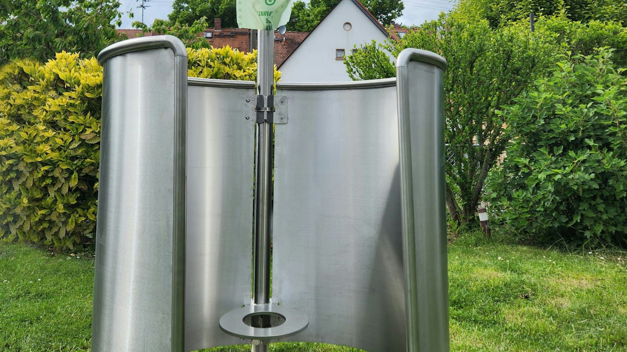 Oilette mit Sichtschutz.