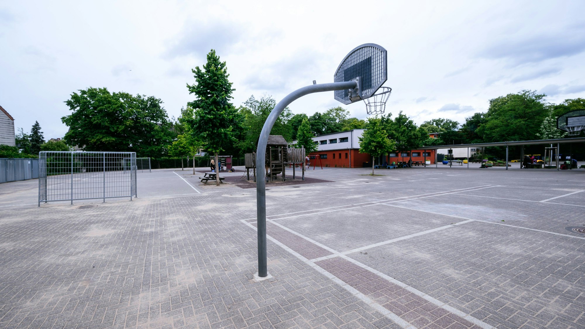 Schulhof Nesselrodetr