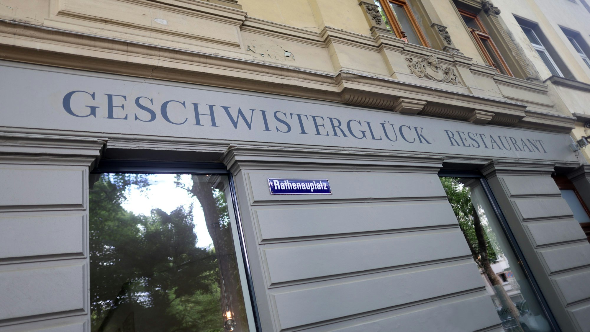 Restaurant „Geschwisterglück“ am Kölner Rathenauplatz - der Name ist Programm.