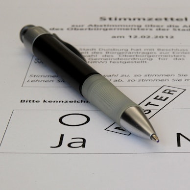 Am 6. Juli können die Wahlberechtigten in Niederkassel bei einem Bürgerentscheid über den vom Stadtrat beschlossenen Bau einer Zentralen Unterbringungseinrichtung abstimmen.