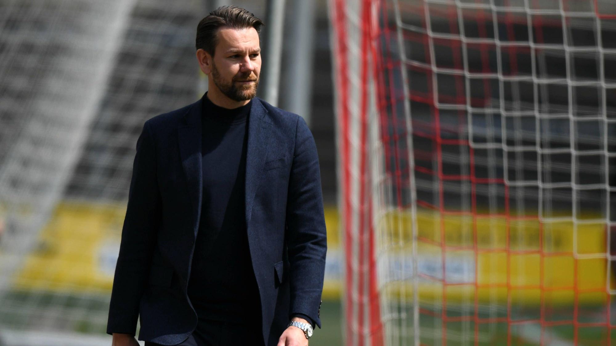 FC-Sportdirektor freut sich auf die Pokalaufgabe in Regensburg.