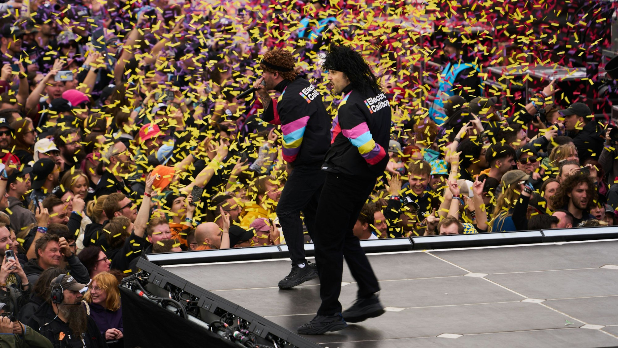 Die Künstler auf der Bühne.