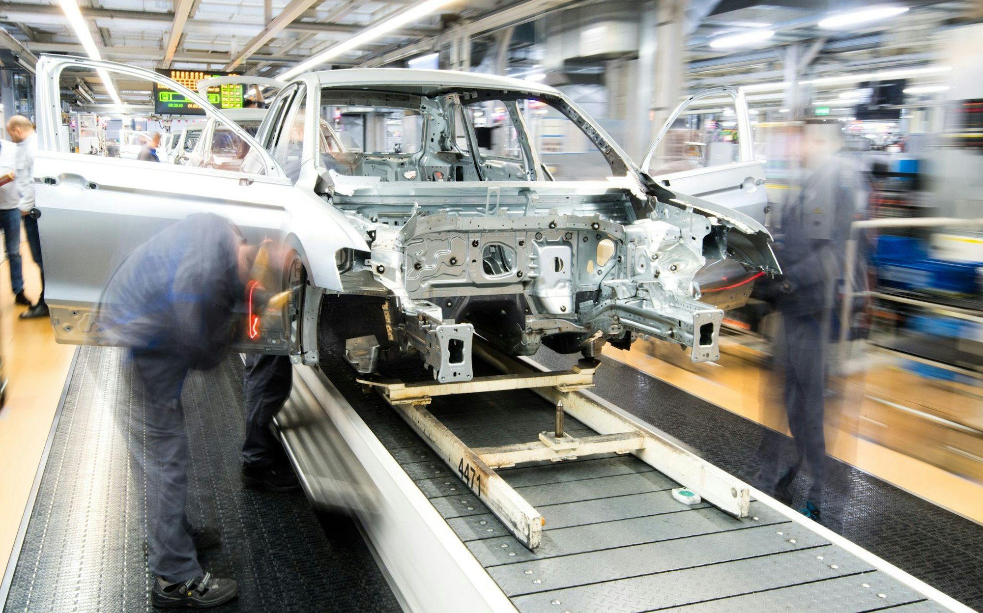 Die Autobranche hat binnen eines Jahres rund 45.000 Jobs abgebaut.