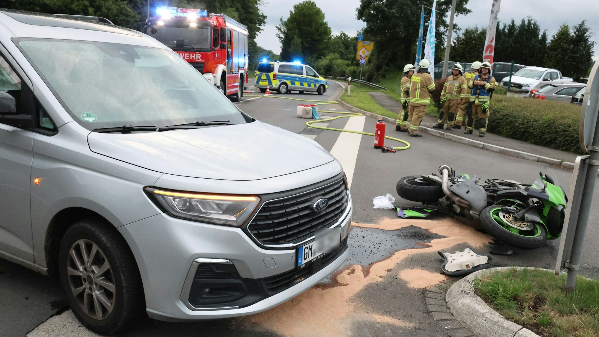 Verkehrsunfall mit lebensgefährlich verletztem Motorradfahrer.