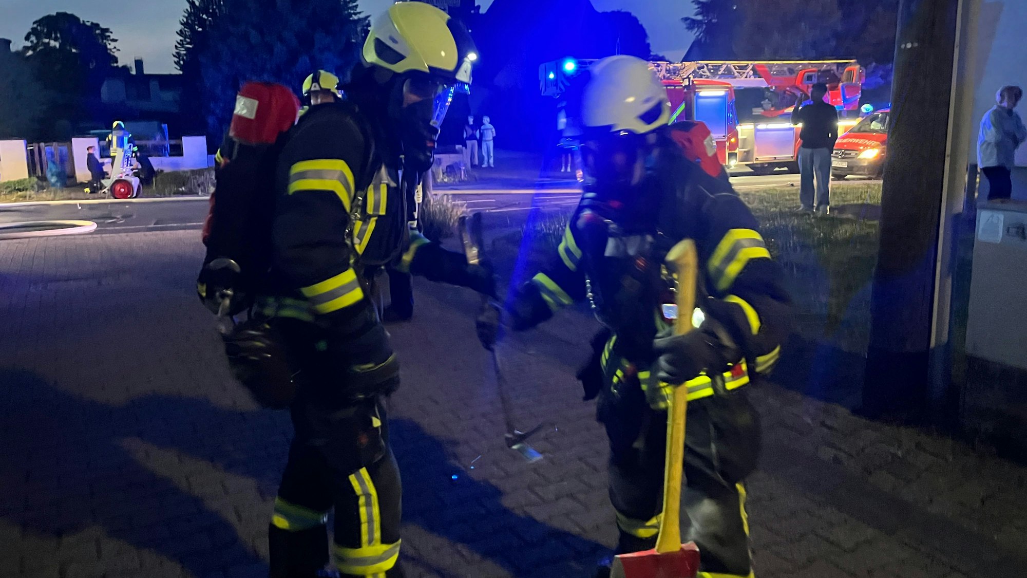 Ein Trupp unter Atemschutz konnte das Feuer schnell löschen.