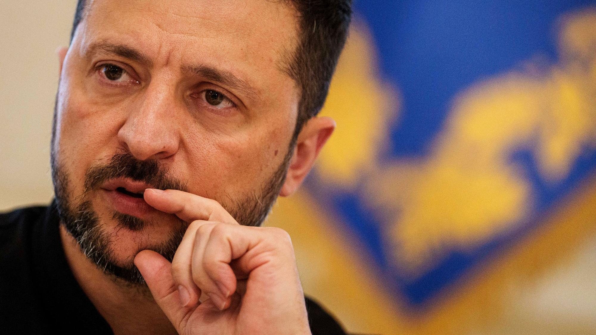 Wolodymyr Selenskyj, Präsident der Ukraine, spricht zu Journalisten während einer Pressekonferenz.