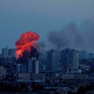 Eine Explosion nach russischem Luftangriff auf Kiew (Symbolbild)