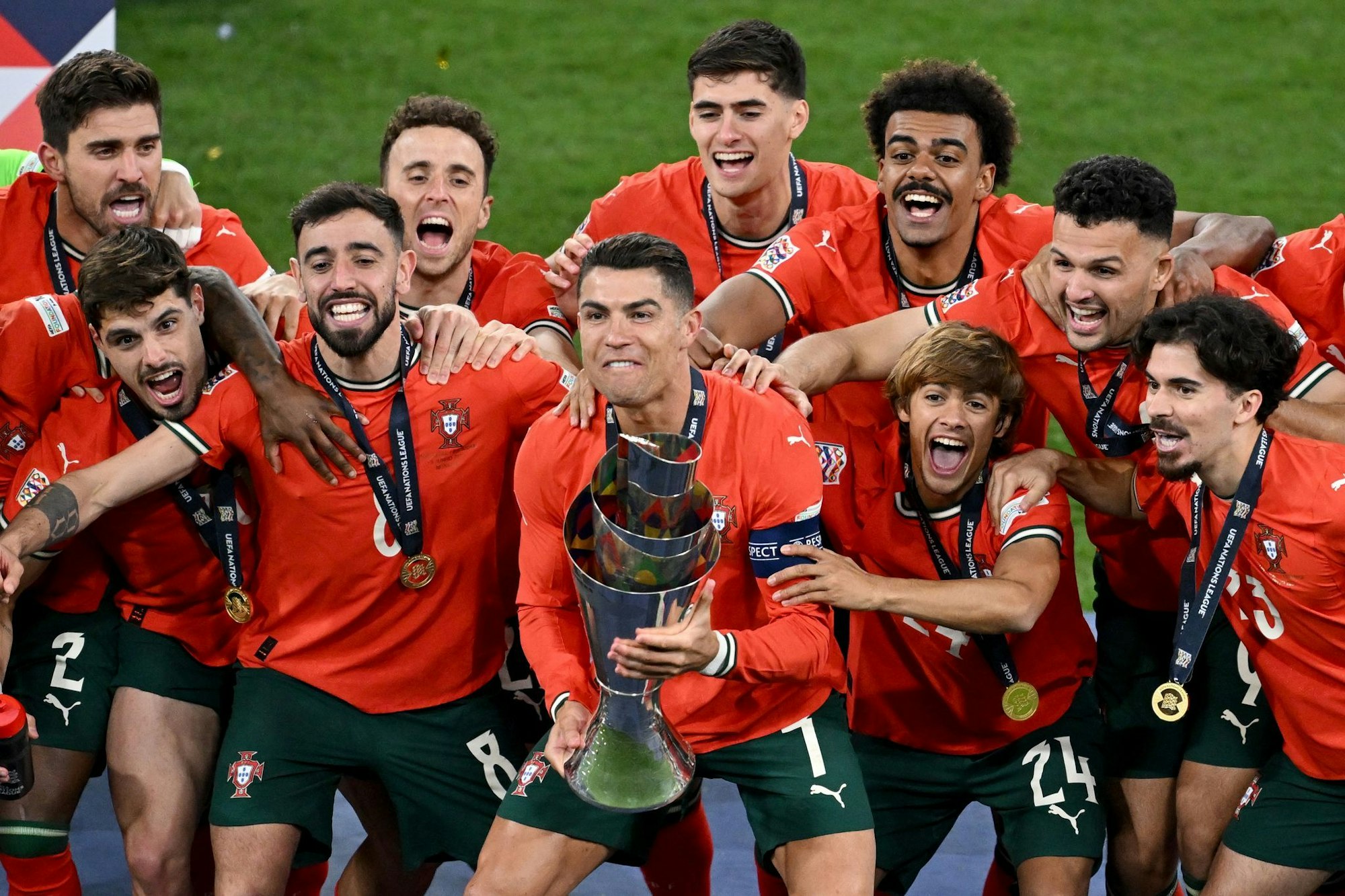 Cristiano Ronaldo (M.) genoss Portugals Triumph bei der Nations League sichtlich.