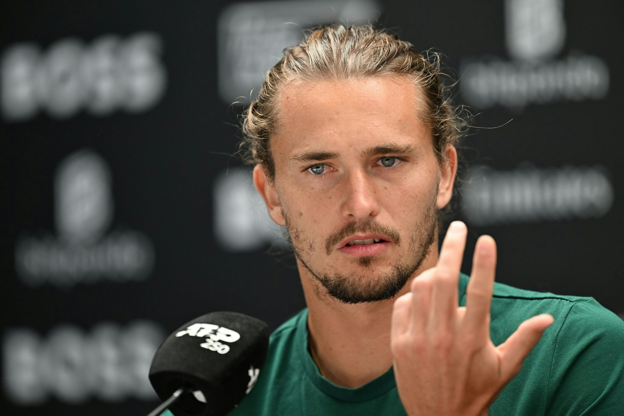 Alexander Zverev verteidigte sich in Stuttgart gegen seine Kritiker.