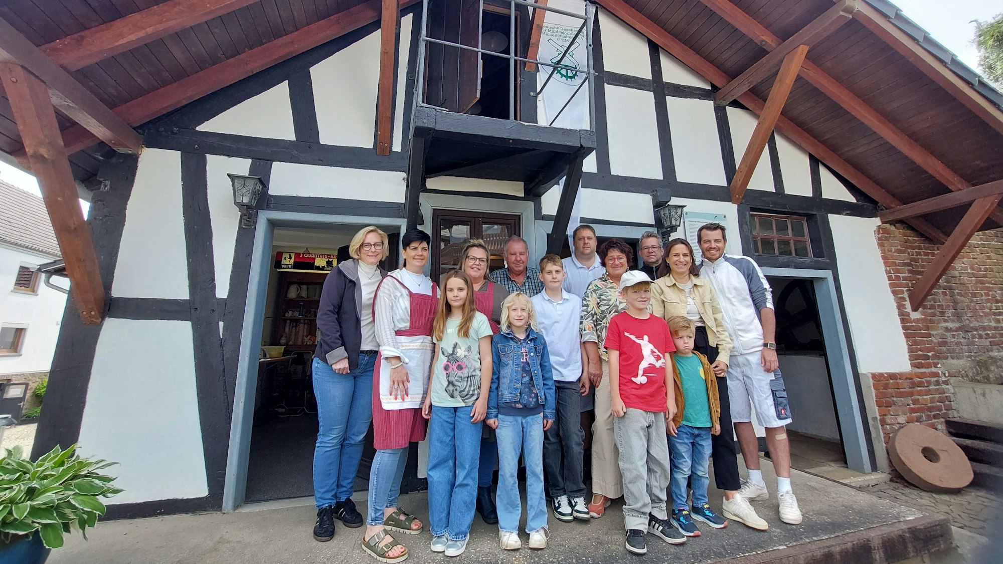 Die Mühle in Windeck-Irsen öffnete als einzige im Rhein-Sieg-Kreis am Mühlentag: dafür war die ganze Familie im Einsatz.