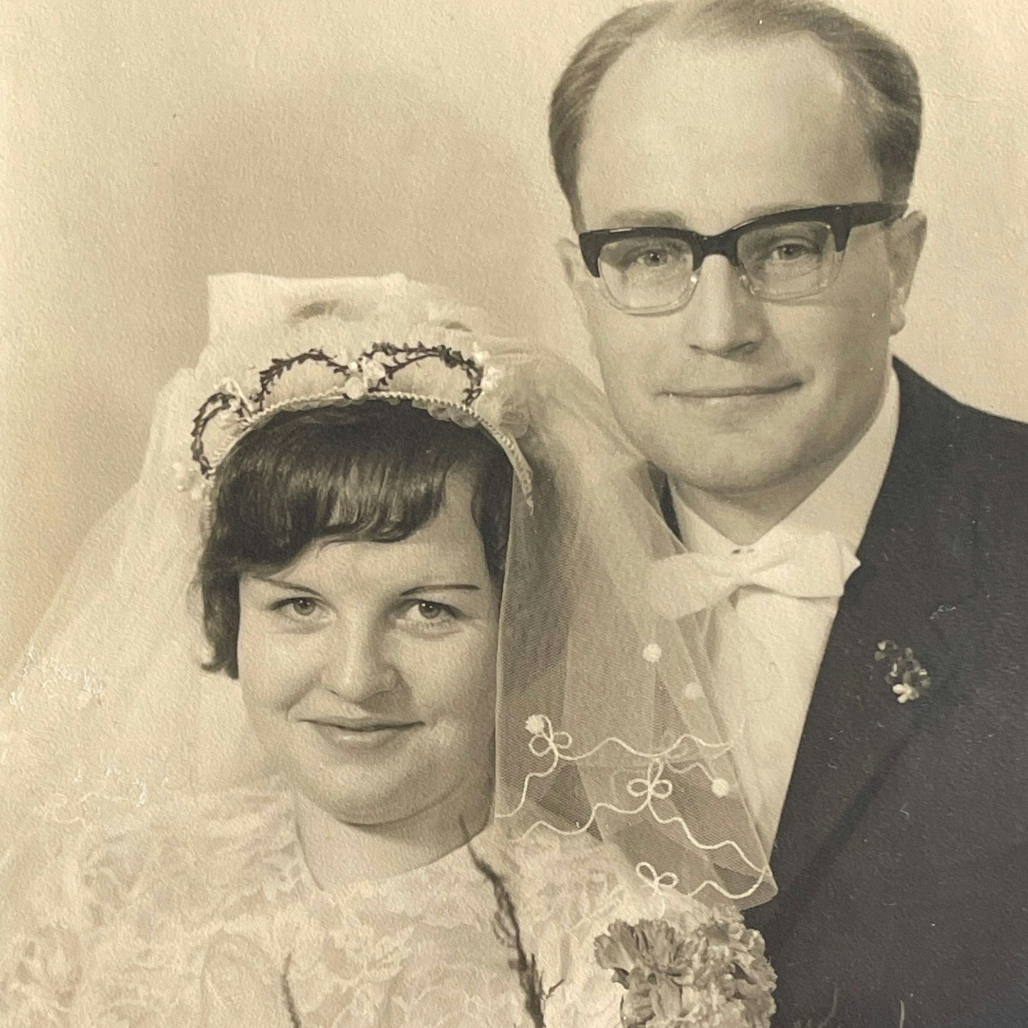 Das Foto zeigt das Hochzeitsbild von Hannelore und Kurt Soest.