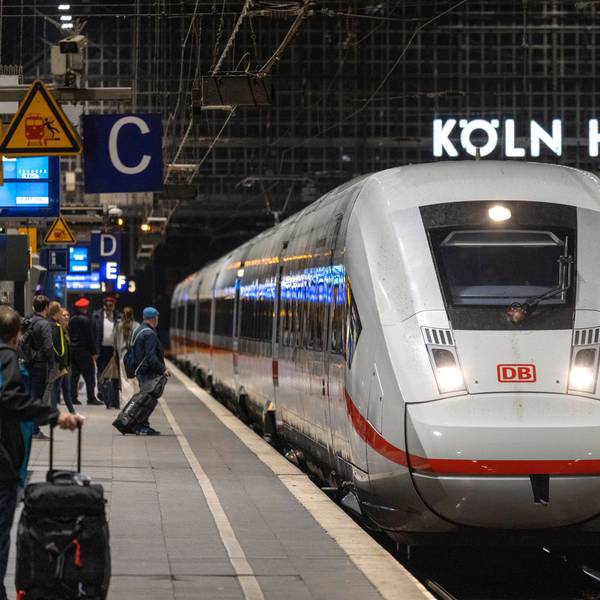 Verbände fordern die Deutsche Bahn dazu auf, die Abschaffung der Familienreservierung zu stoppen. (Archivbild)