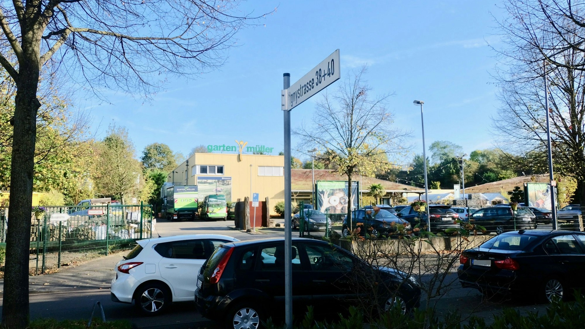 Der Gartenbaubetrieb Müller von der Ignystraße aus gesehen.
