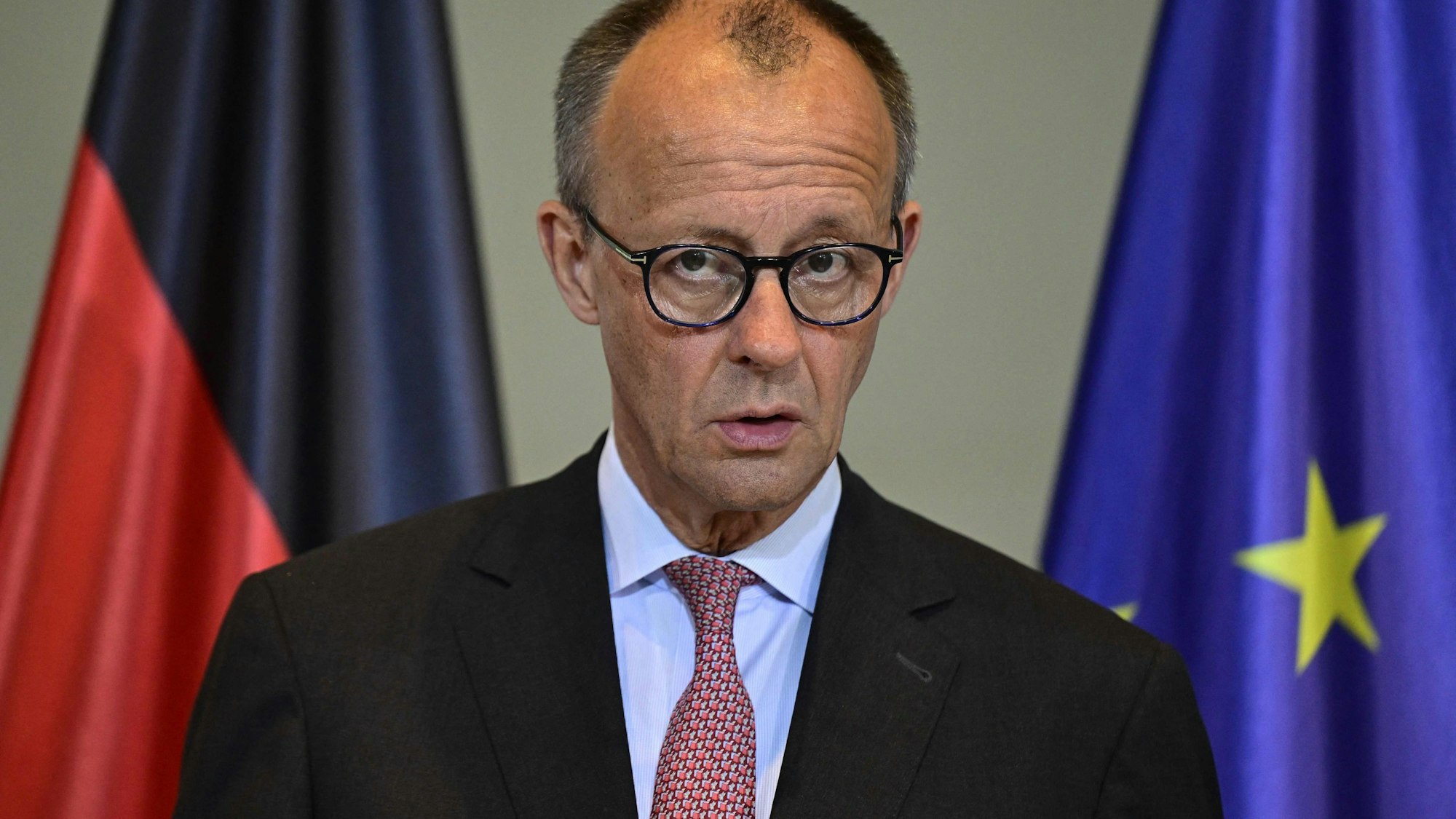 Beim Besuch des niederländischen Regierungschefs Dick Schoof in Berlin sprach sich Bundeskanzler Friedrich Merz deutlich gegen das russische Vorgehen in der Ukraine aus.