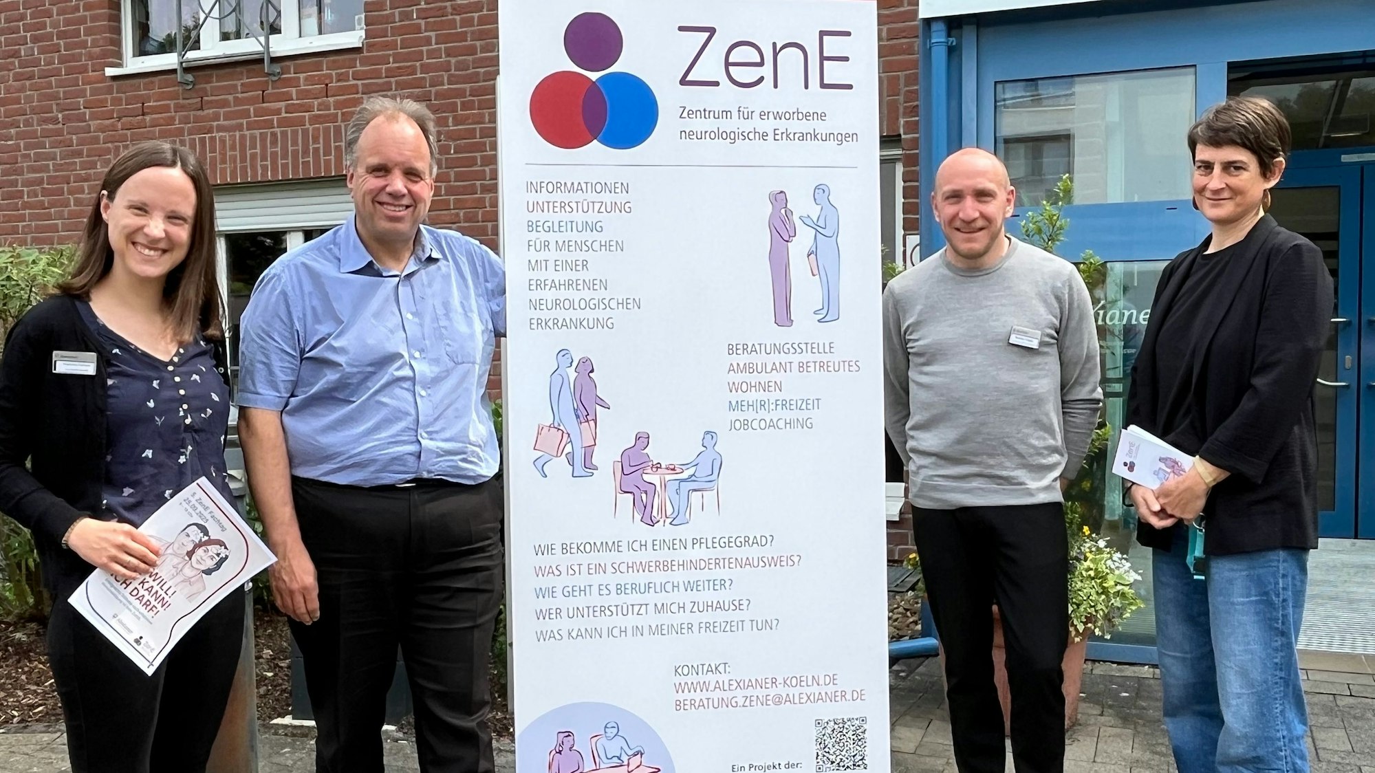 Zu sehen sind Magdalena Pollmann, Peter Scharfe, Bastian Foppe und Hannah Schmidt.