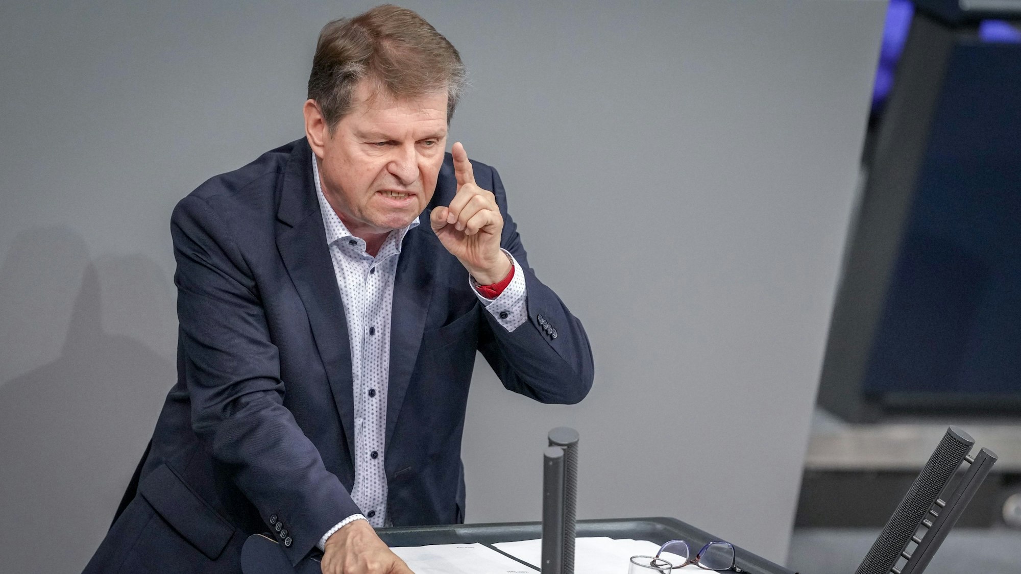 Ralf Stegner (SPD) spricht im Plenum des Bundestags. (Archivbild)