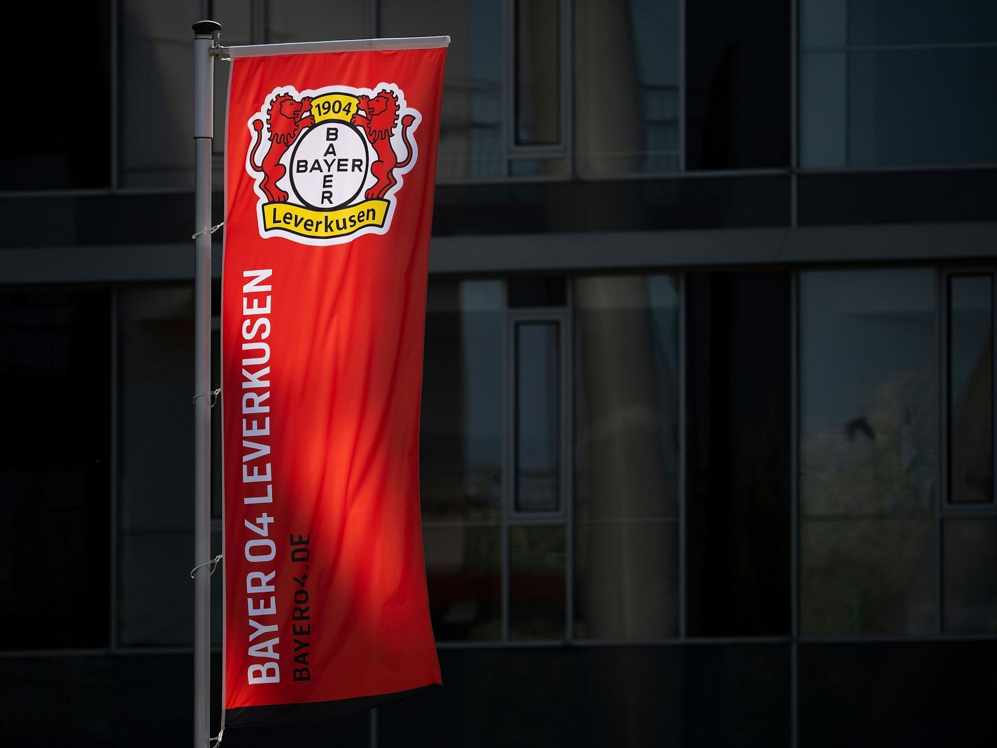 Bayer Leverkusen hat den französischen Junioren-Nationalspieler Axel Tape verpflichtet.