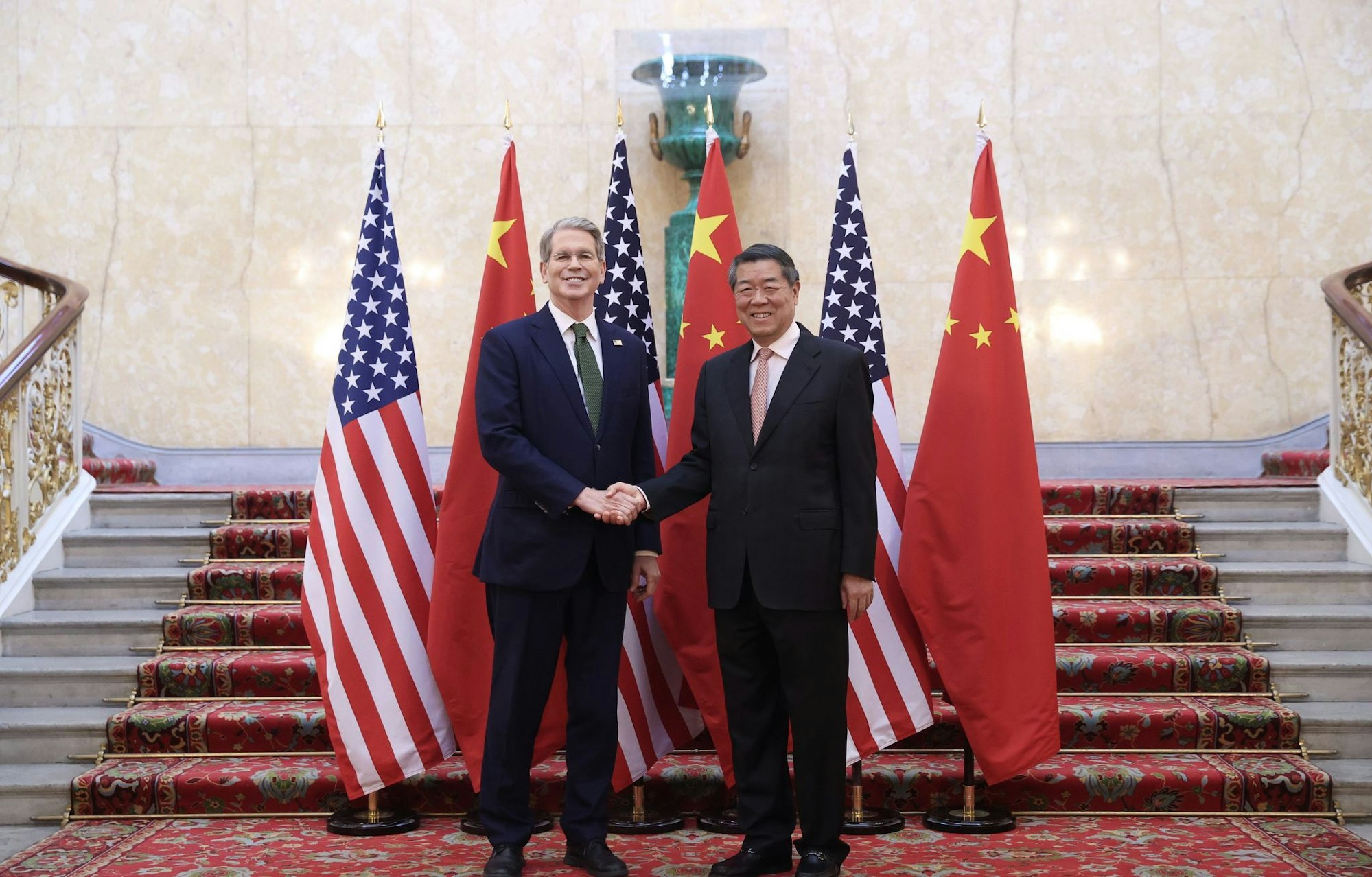US-Finanzminister Bessent und sein chinesischer Amtskollege He sprachen diesmal über Handelsbeschränkungen.