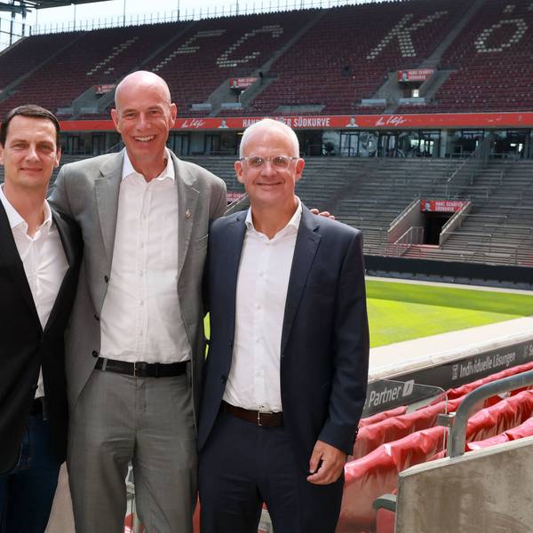 Jörn Stobbe (Mitte) mit Ulf Sobek (l.) und Jörg Alvermann.