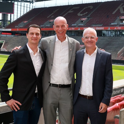 Jörn Stobbe (Mitte) mit Ulf Sobek (l.) und Jörg Alvermann.