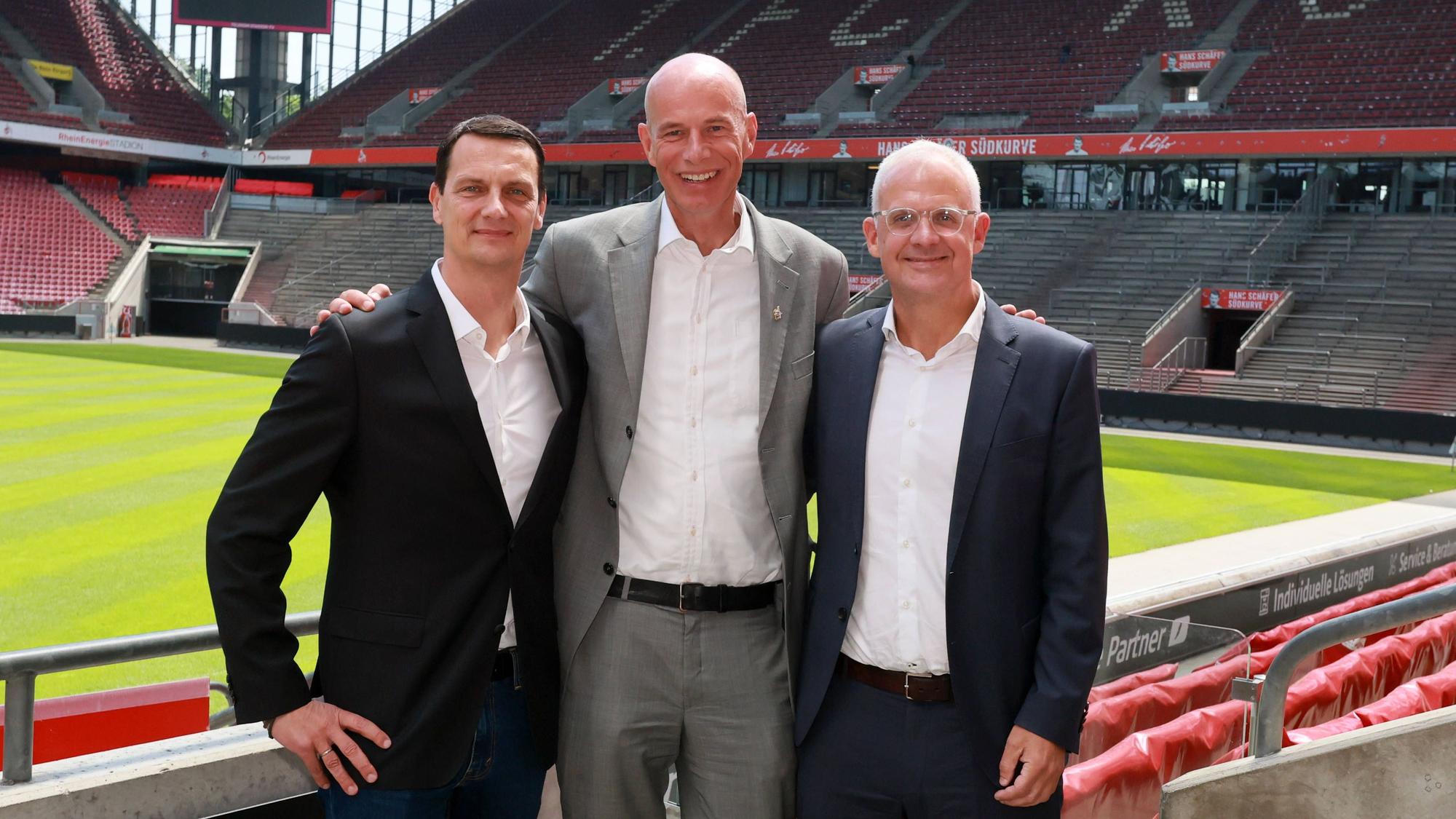 Jörn Stobbe (Mitte) mit Ulf Sobek (l.) und Jörg Alvermann.