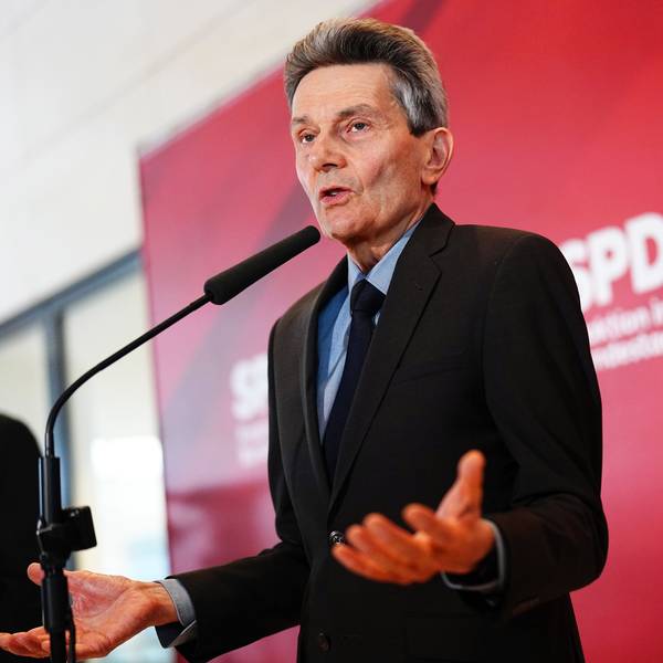 ARCHIV - 25.02.2025, Berlin: Rolf Mützenich, scheidender Vorsitzender der SPD-Bundestagsfraktion, gibt vor der Fraktionssitzung ein Statement. (zu dpa: «SPD-Politiker fordern diplomatische Gespräche mit Russland») Foto: Kay Nietfeld/dpa +++ dpa-Bildfunk +++