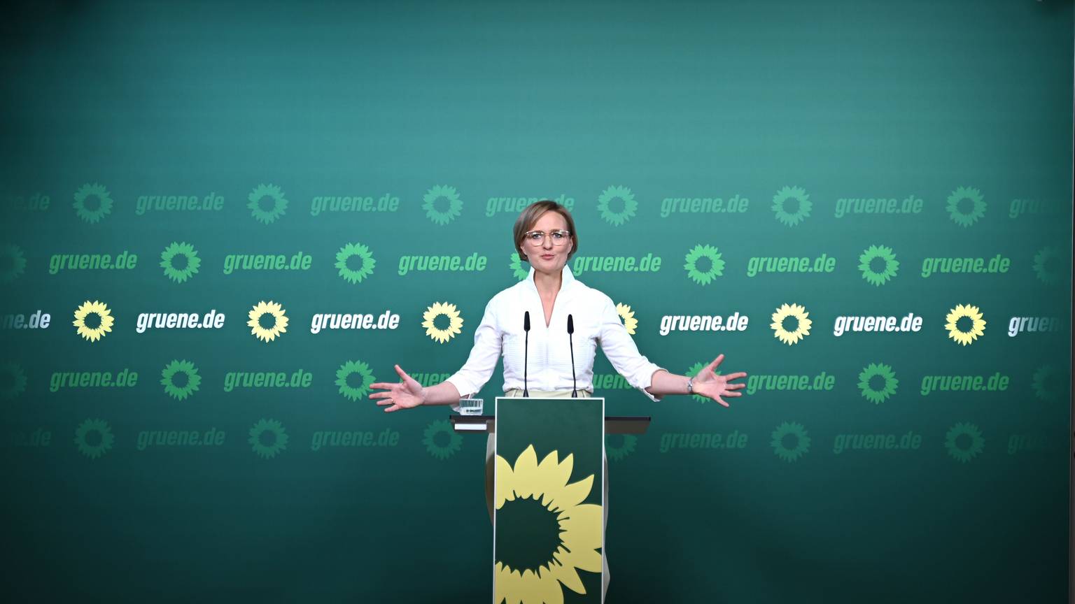 Grünen-Chefin Franziska Brantner fordert deutsche Sanktionen gegen israelische Minister Smotrich und Ben-Gvir wegen aufrührerischer Gewaltaufrufe.